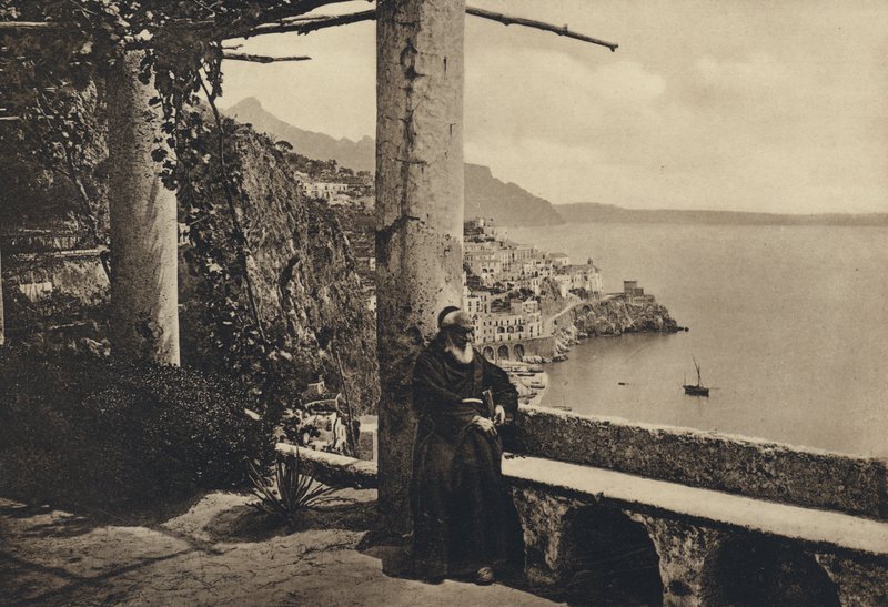 Neapol: Amalfi, Panorama zrobione przez Cappuccini (zdjęcie czarno-białe) autorstwa Italian Photographer