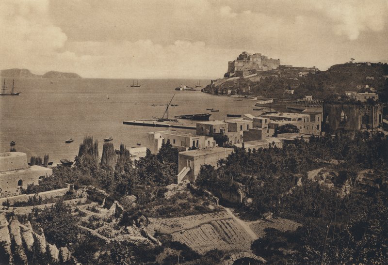 Neapol: Baia, Panorama Col Castello (zdjęcie czarno-białe) autorstwa Italian Photographer