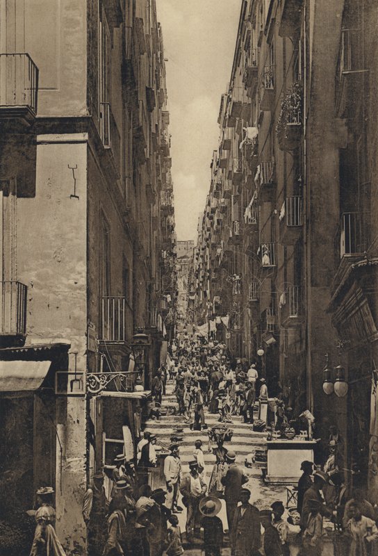 Neapol: Gradoni Di Chiaia (zdjęcie czarno-białe) autorstwa Italian Photographer