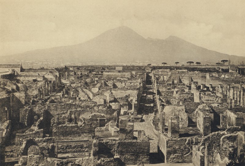 Neapol: Pompeje, Panorama Cole Vesuvio (zdjęcie czarno-białe) autorstwa Italian Photographer