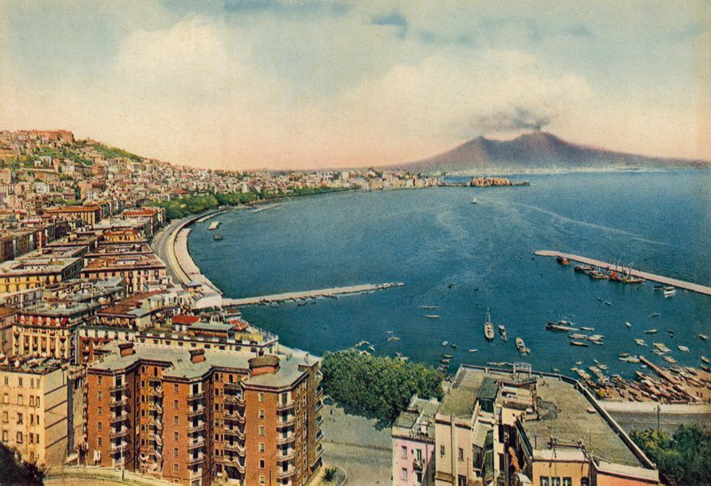Neapol: Panorama i Wezuwiusz (kolorowe zdjęcie) autorstwa Italian Photographer