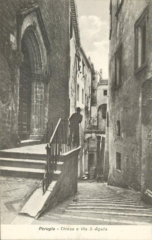 Perugia: Kościół i Via S. Agata (zdjęcie czarno-białe) autorstwa Italian Photographer