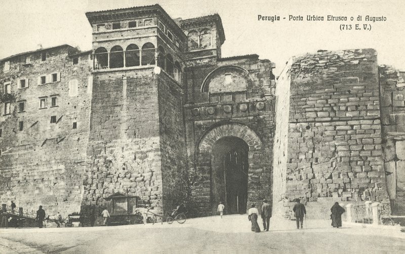 Perugia, Włochy, Etrusków lub Brama Miejska Augusta autorstwa Italian Photographer