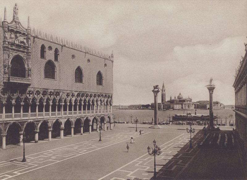 Piazzetta (zdjęcie czarno-białe) autorstwa Italian Photographer