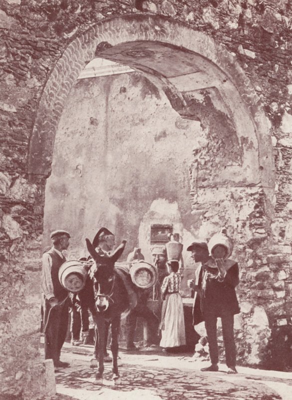 Sycylia: Stara brama w Taorminie (zdjęcie czarno-białe) autorstwa Italian Photographer