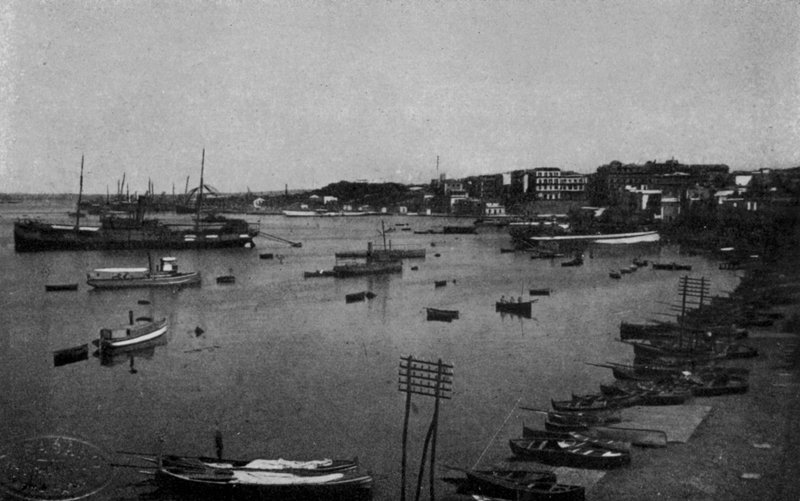 Taranto, ogólna panorama i małe morze (zdjęcie czarno-białe) autorstwa Italian Photographer