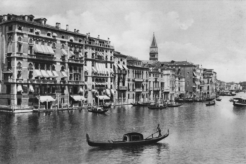 Wenecja, Canal Grande i hotele (zdjęcie b / w) autorstwa Italian Photographer