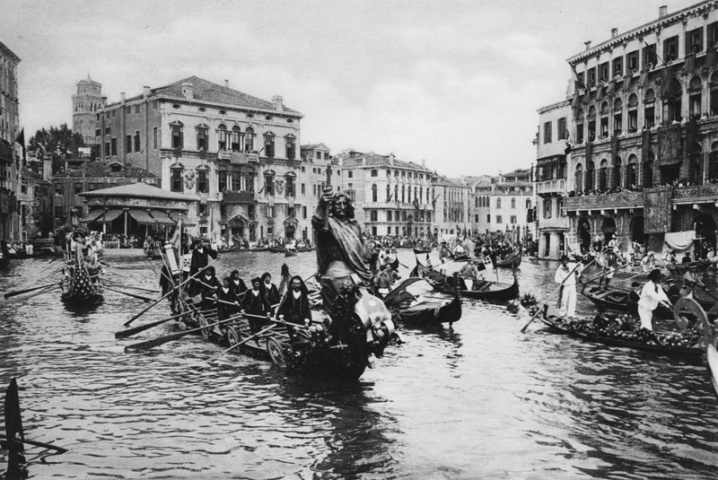Wenecja, Grand Canal w uroczystości (zdjęcie czarno-białe) autorstwa Italian Photographer
