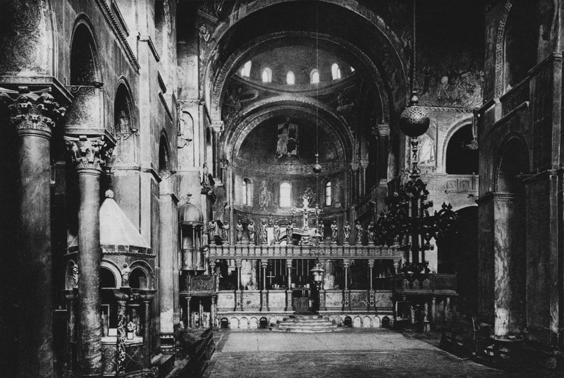 Wenecja, kościół św. Marka, wnętrze (zdjęcie czarno-białe) autorstwa Italian Photographer