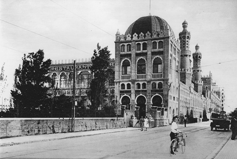 Venezia, Lido, Grand Hotel Excelsior (zdjęcie czarno-białe) autorstwa Italian Photographer