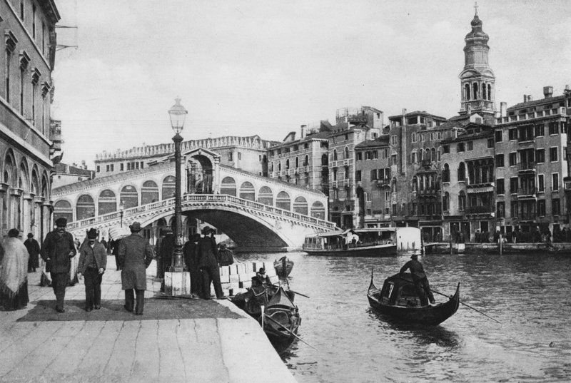 Wenecja, Most Rialto (zdjęcie czarno-białe) autorstwa Italian Photographer