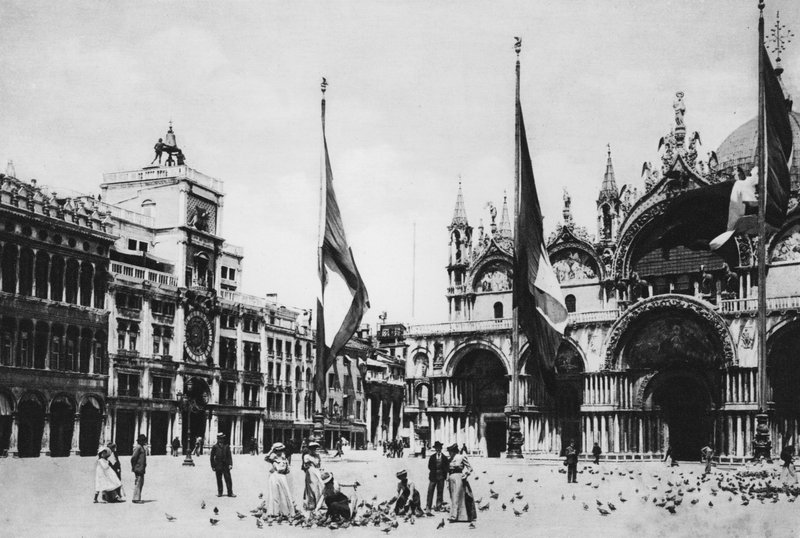 Wenecja, Wieża Zegarowa i Kościół Św. Marka (zdjęcie czarno-białe) autorstwa Italian Photographer