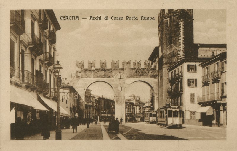 Werona: Łuki Corso Porta Nuova (zdjęcie czarno-białe) autorstwa Italian Photographer