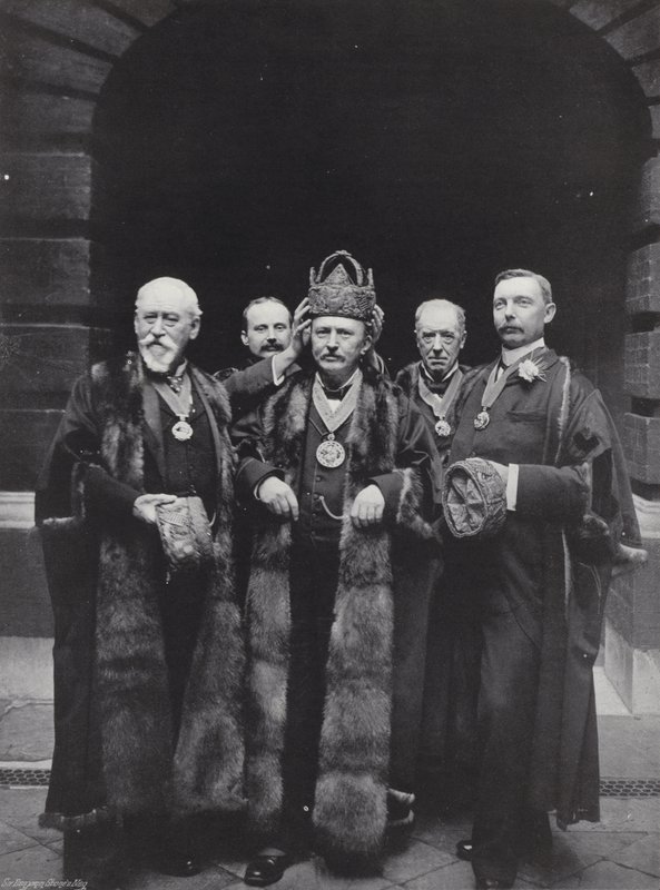 Dzień wyborów w Girdlers Hall, ukoronowanie Mistrza autorstwa J. Benjamin Stone