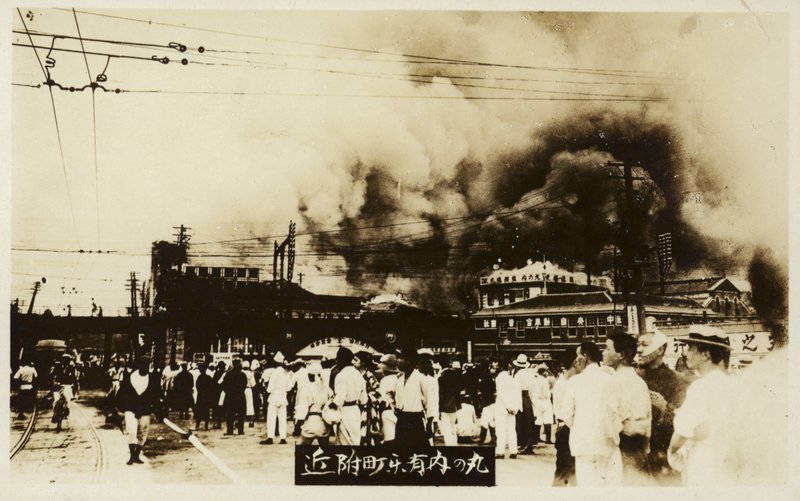 Następstwa wielkiego trzęsienia ziemi w Kanto, Japonia, 1923 r. autorstwa Japanese Photographer