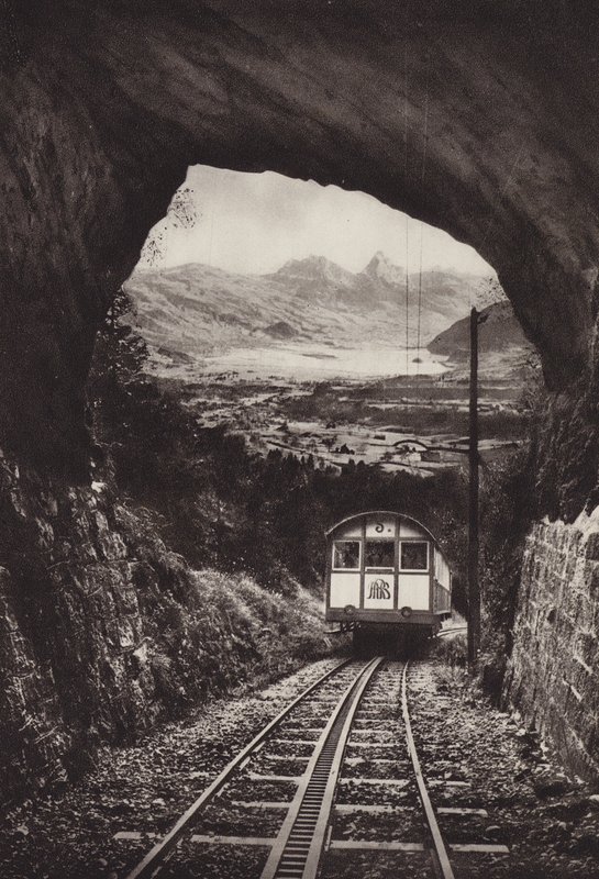 Electrische Arth Rigi Bahn (zdjęcie czarno-białe) autorstwa Jean Gaberell