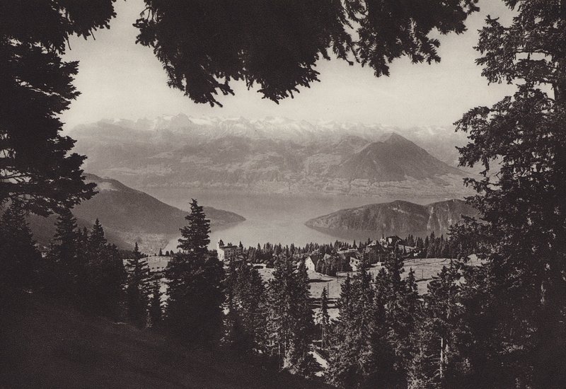 Rigi Kaltbad, widok na Jezioro Czterech Kantonów (zdjęcie czarno-białe) autorstwa Jean Gaberell