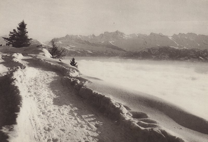 Rigi Kaltbad, słoneczny zimowy dzień (zdjęcie czarno-białe) autorstwa Jean Gaberell