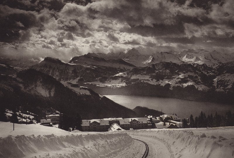 Rigi Kaltbad i Jezioro Czterech Kantonów (zdjęcie czarno-białe) autorstwa Jean Gaberell