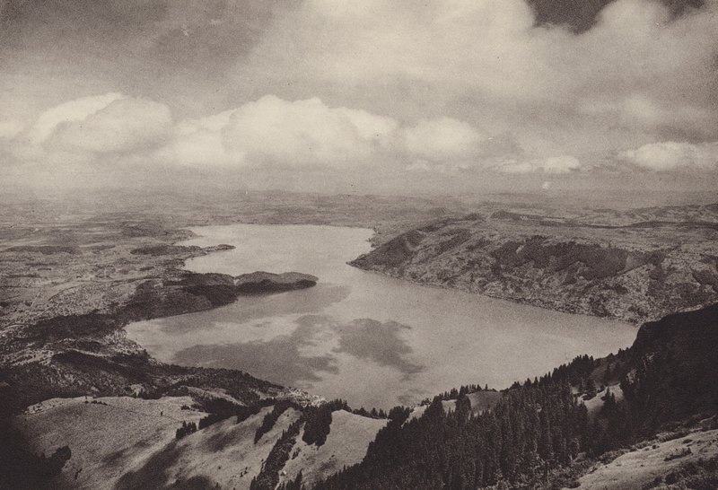 Rigi Kulm, widok na jezioro Zug (zdjęcie czarno-białe) autorstwa Jean Gaberell