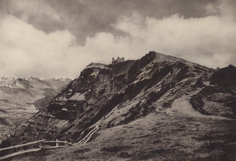 Rigi Kulm, hotel na szczycie (zdjęcie czarno-białe) autorstwa Jean Gaberell