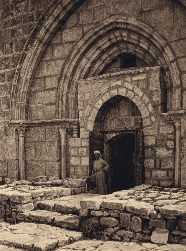 Jerozolima, kościół Grobu Marii Panny, portal (zdjęcie czarno-białe) autorstwa Karl Grober
