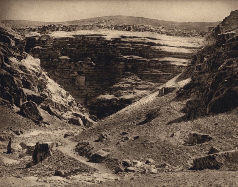 Wadi en-Nar (czarno-białe zdjęcie) autorstwa Karl Grober