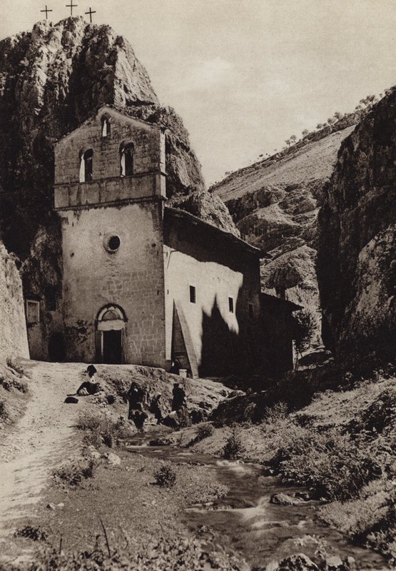 Włochy: Val di Rajale, Abruzzi (zdjęcie czarno-białe) autorstwa Kurt Hielscher