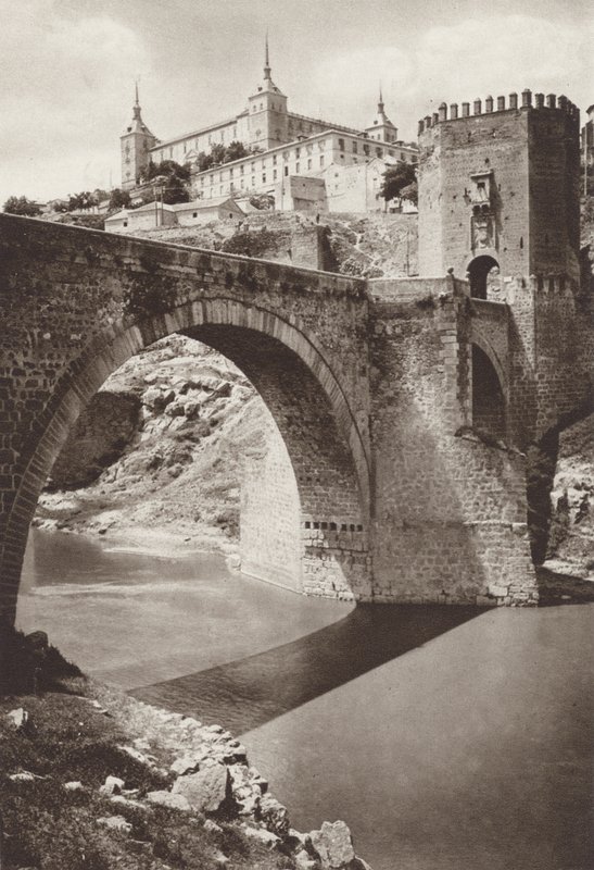 Spain: Toledo, Alcantara Bridge with the Alcazar in the background (b/w photo)   1409292   pl       polish Successfully Translated  Original: Misses Grierson, 1843-47. Creators: David Octavius Hill, Robert Adamson, Hill & Adamson. Translat: Misses Grierson autorstwa Kurt Hielscher
