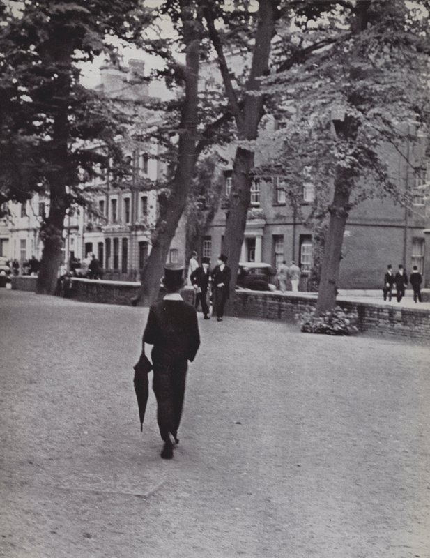 Eton, Między szkołami (zdjęcie czarno-białe) autorstwa Laszlo Moholy Nagy