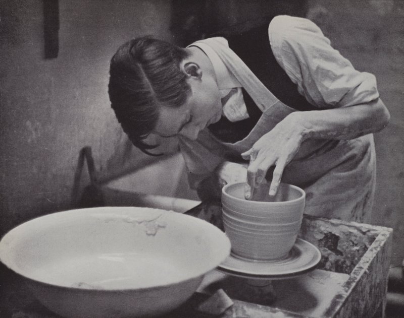 Ceramika w Eton (zdjęcie czarno-białe) autorstwa Laszlo Moholy Nagy