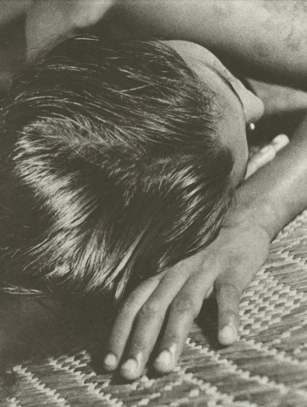 Siesta (zdjęcie czarno-białe) autorstwa Lionel Wendt