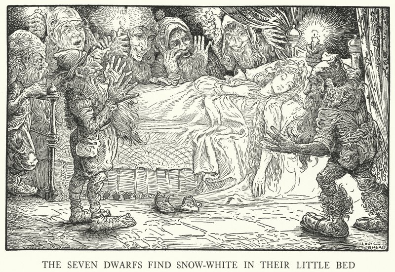 Siedmiu krasnoludków znajduje Śnieżkę w swoim małym łóżeczku (lito) autorstwa Louis John Rhead