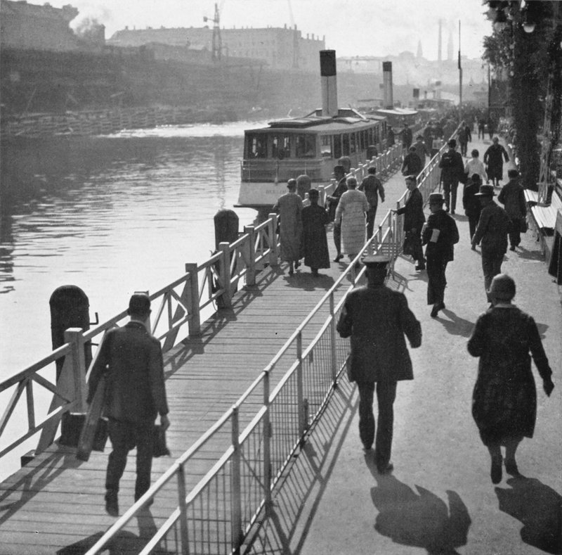 Berlin: An der Jannowitzbrucke; Most Jannowitz (zdjęcie czarno-białe) autorstwa Mario Bucovich