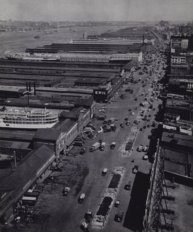 Manhattan: autostrada po stronie zachodniej (zdjęcie czarno-białe) autorstwa Mario Bucovich