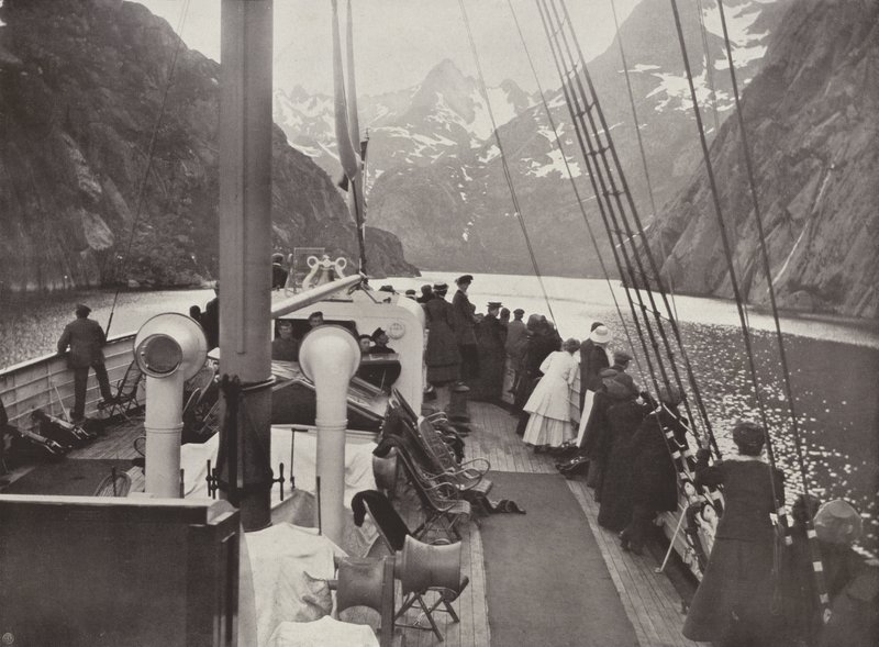 Turystyczny parowiec w Trold Fjord autorstwa Norwegian Photographer