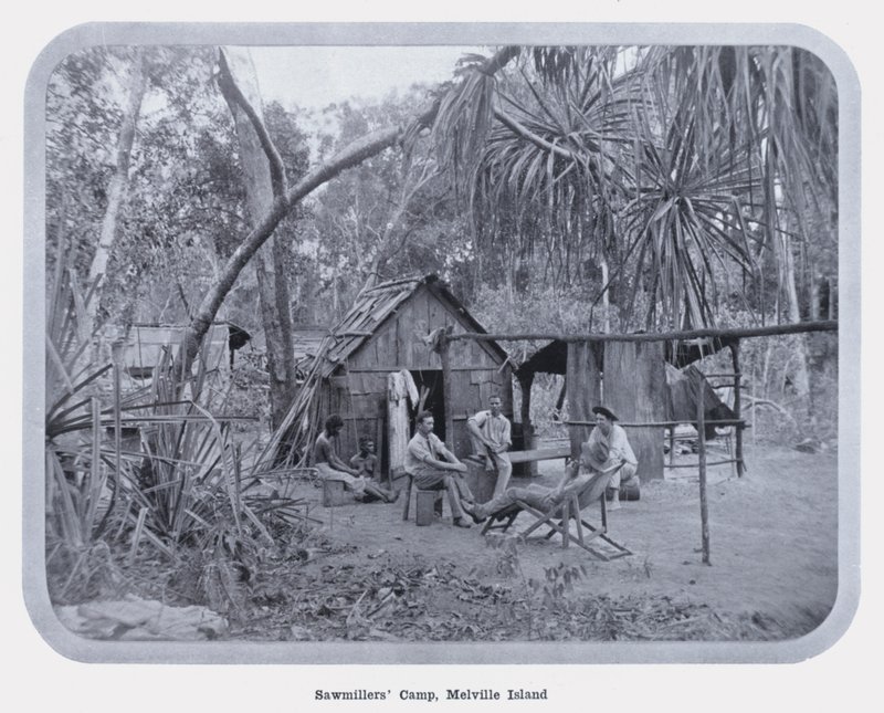 Obóz Tartaków, Melville Island (zdjęcie czarno-białe) autorstwa Photographer Australian