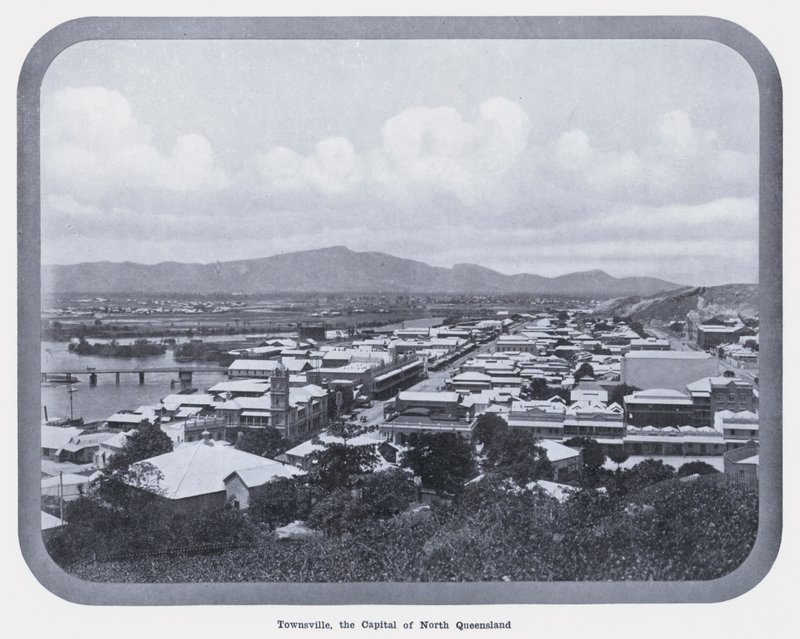 Townsville, stolica North Queensland (zdjęcie czarno-białe) autorstwa Photographer Australian