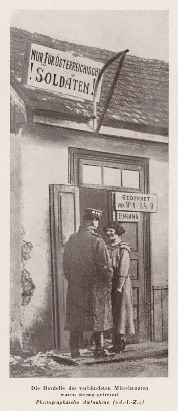 Burdel zastrzeżony dla austriackich żołnierzy (zdjęcie czarno-białe) autorstwa Photographer Austrian