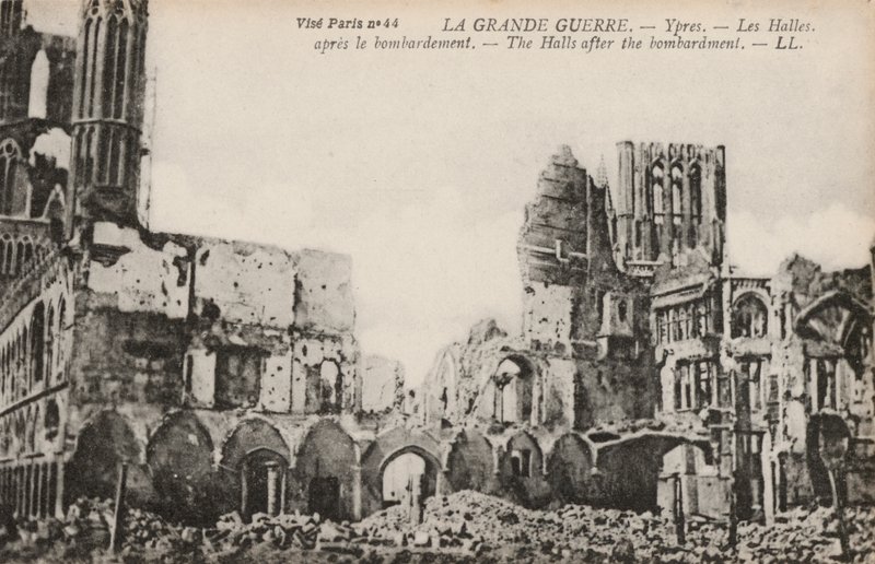Ruiny Sukiennic, Ypres, Belgia, po bombardowaniu podczas I wojny światowej autorstwa Photographer Belgian