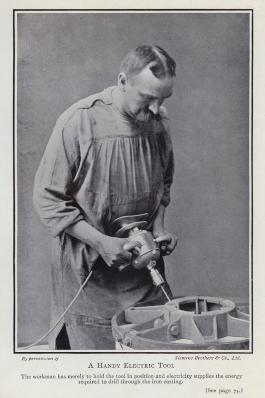 Poręczne elektronarzędzie (zdjęcie czarno-białe) autorstwa Photographer German