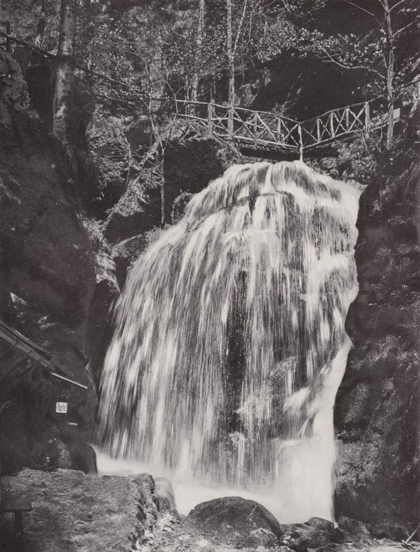 Amselfall (zdjęcie czarno-białe) autorstwa Photographer German