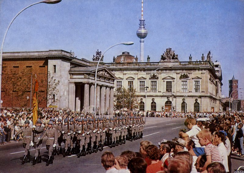 Berlin, stolica NRD (zdjęcie kolorowe) autorstwa Photographer German