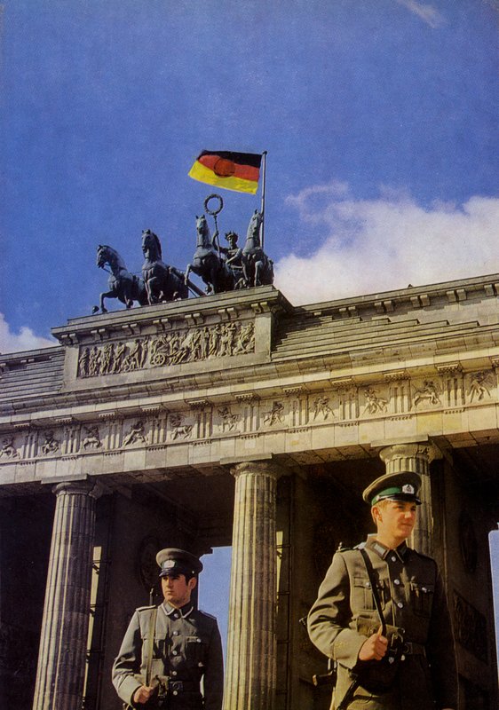Berlin, stolica NRD (zdjęcie kolorowe) autorstwa Photographer German
