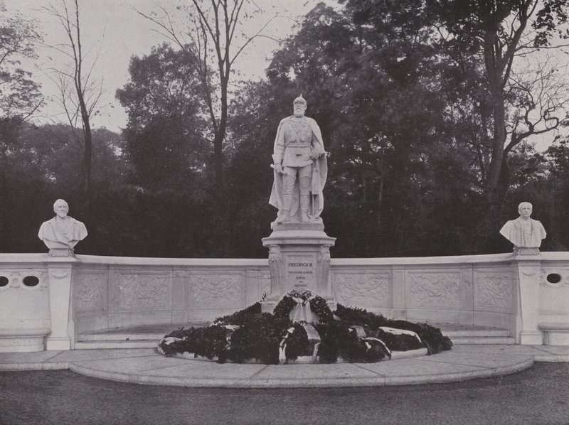Pomnik cesarza Fryderyka III (zdjęcie czarno-białe) autorstwa Photographer German