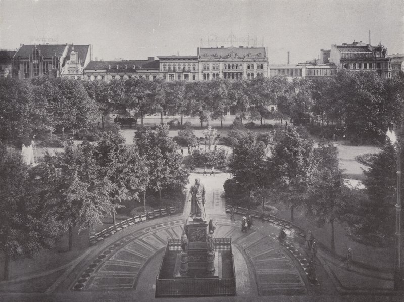 Donhof-Platz (zdjęcie czarno-białe) autorstwa Photographer German