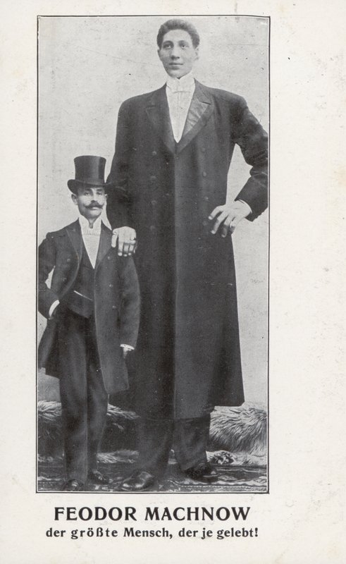 Fiodor Machnow, rosyjski gigant (zdjęcie czarno-białe) autorstwa Photographer German