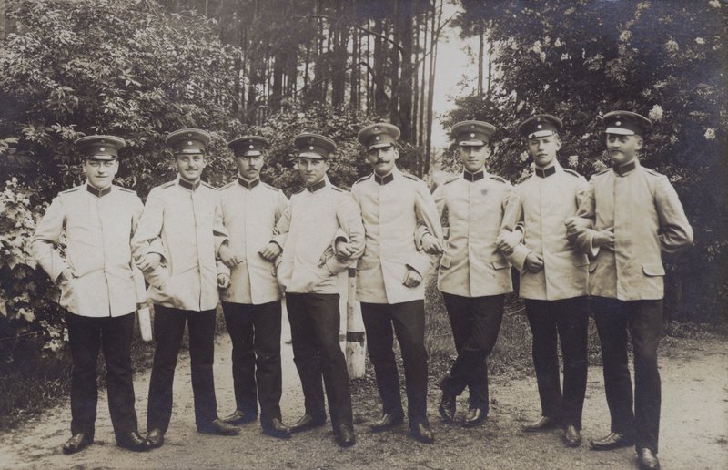 Grupa oficerów armii niemieckiej (zdjęcie czarno-białe) autorstwa Photographer German