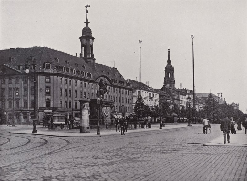 Główna ulica w Neustadt (zdjęcie czarno-białe) autorstwa Photographer German