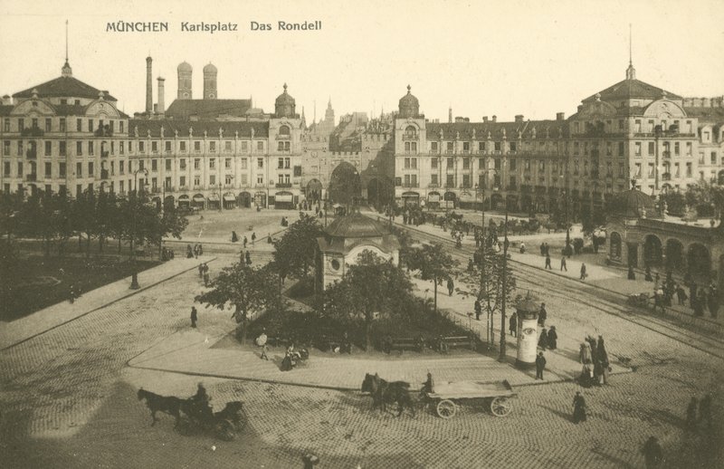 Karlsplatz Rondell, Monachium (zdjęcie czarno-białe) autorstwa Photographer German